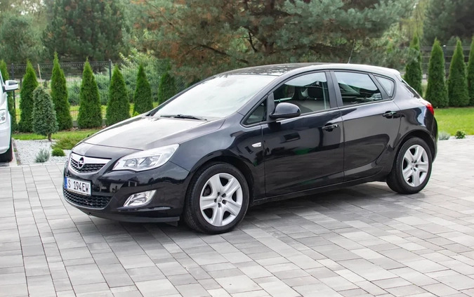 Opel Astra cena 28950 przebieg: 182550, rok produkcji 2010 z Nisko małe 781